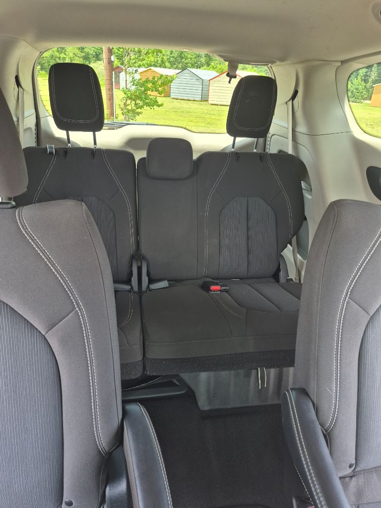 2023 Chrysler Voyager LX - Photo 23