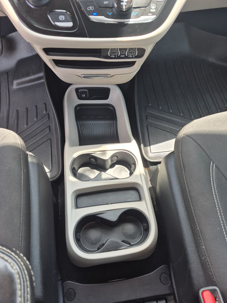 2023 Chrysler Voyager LX - Photo 13
