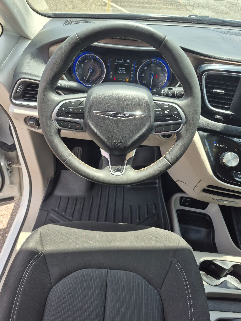 2023 Chrysler Voyager LX - Photo 10