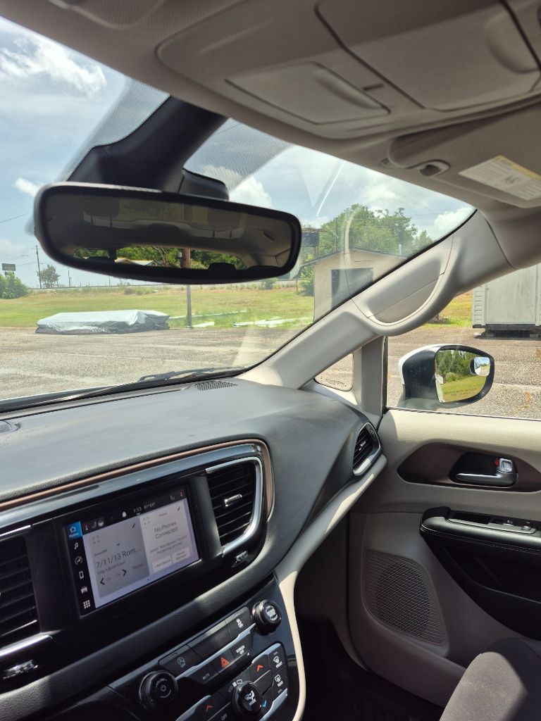 2023 Chrysler Voyager LX - Photo 14