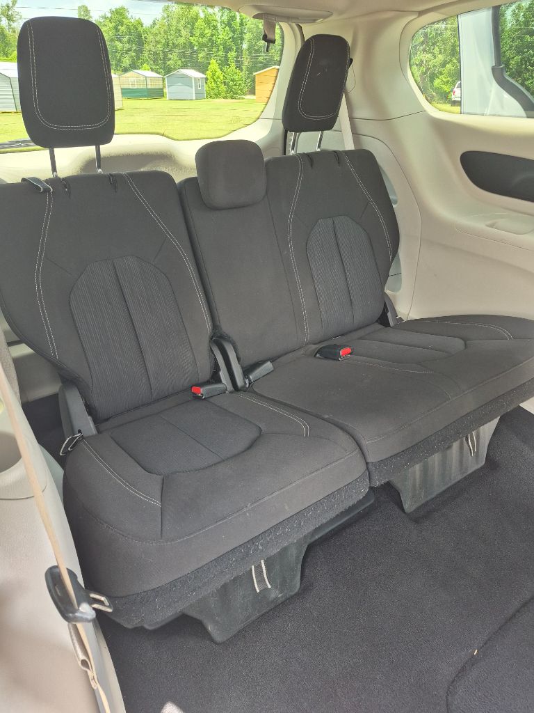 2023 Chrysler Voyager LX - Photo 25