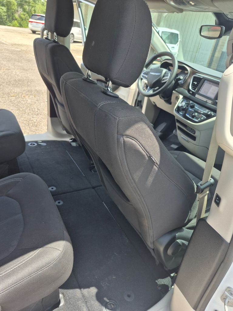 2023 Chrysler Voyager LX - Photo 22