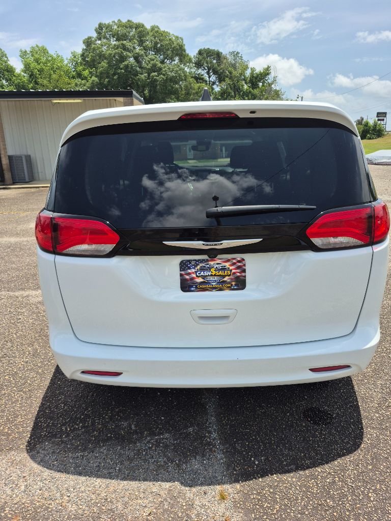 2023 Chrysler Voyager LX - Photo 8